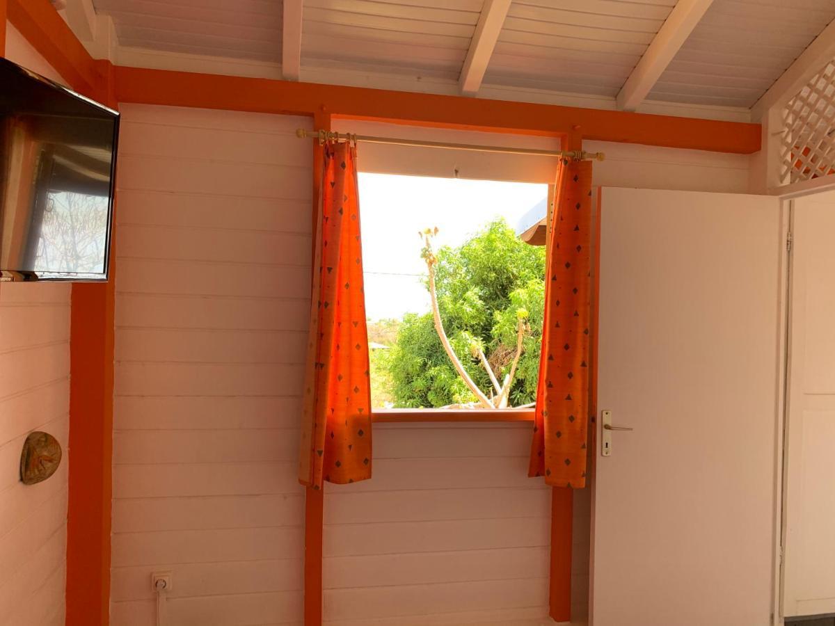 Bungalow Les Cerisiers Bouillante Esterno foto